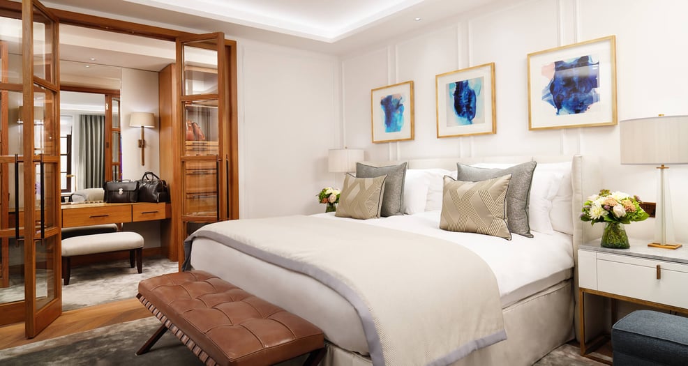 GALLERY-SUITE-BEDROOM-FB-desktop-REAL