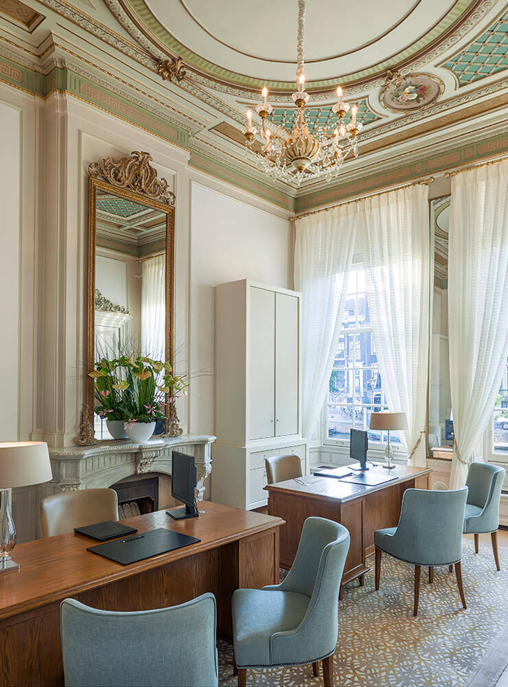 Waldorf-Astoria-Amsterdam-Reception-column-desktop