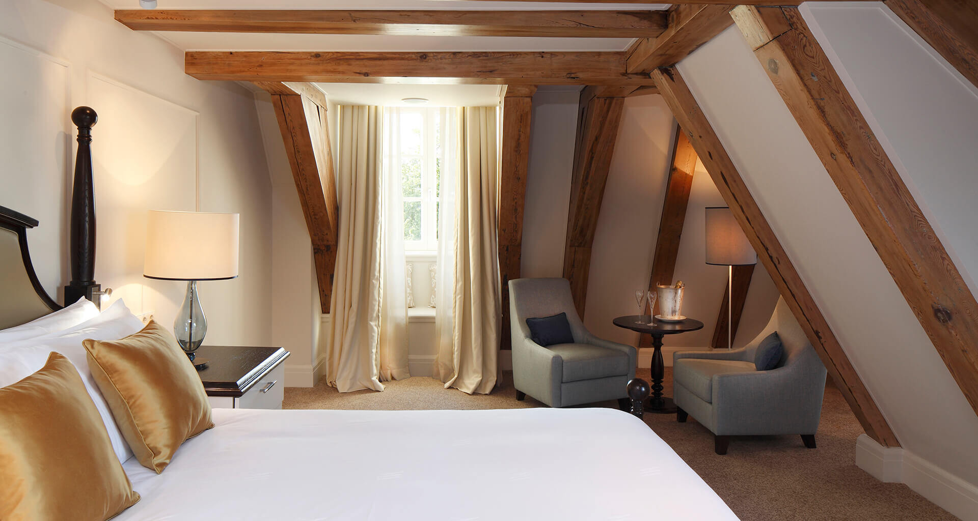 Waldorf-Astoria-Amsterdam-beams-guestroom-FB-desktop