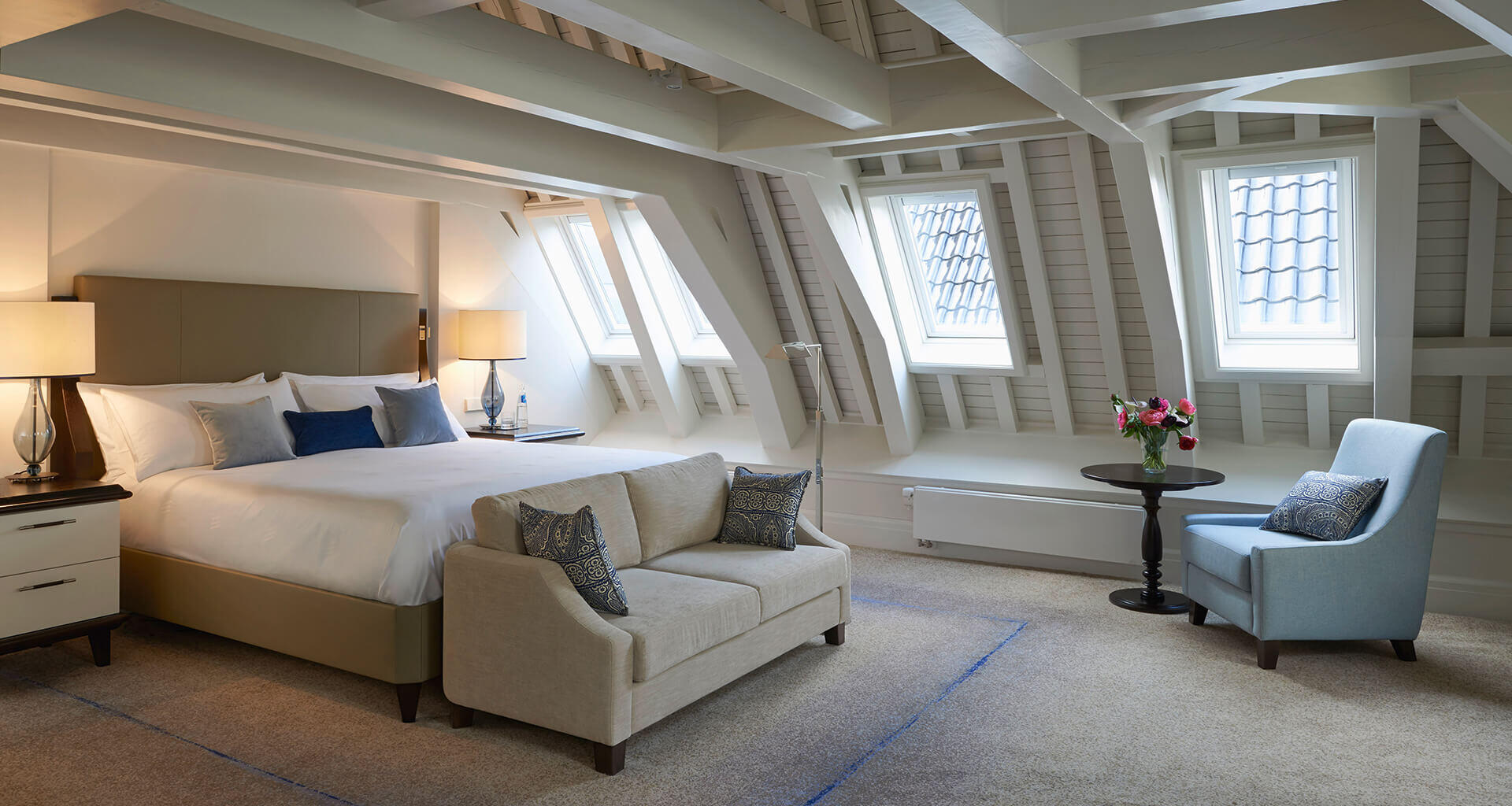 Waldorf-Astoria-Amsterdam-guestroom-2-FB-desktop