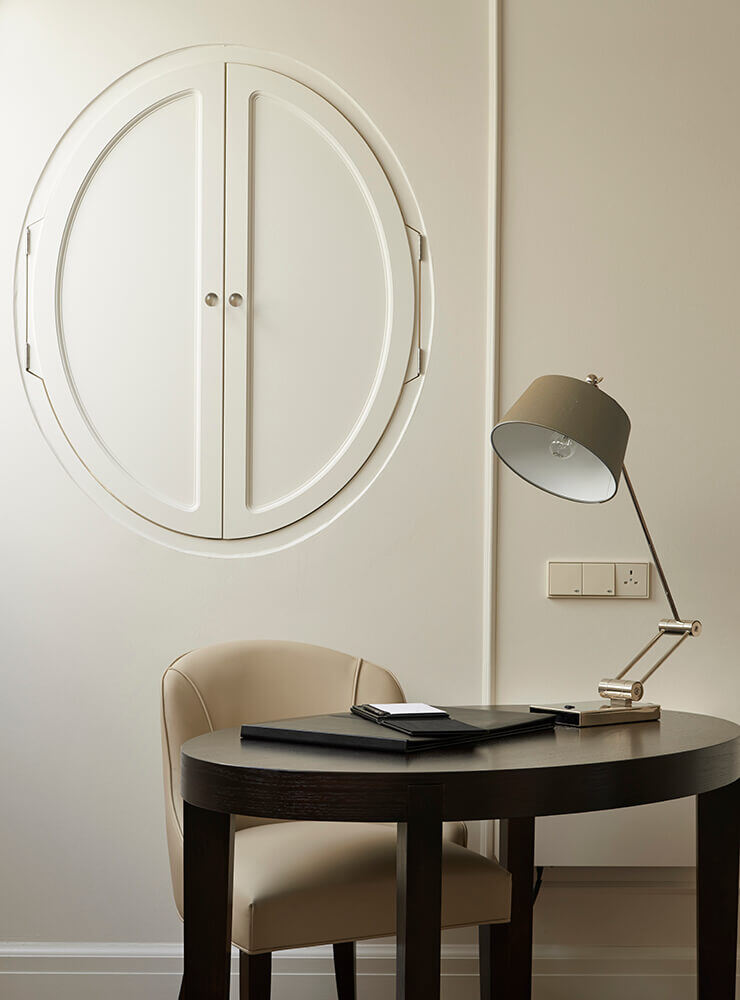 Waldorf-Astoria-Amsterdam-window-detail-colum-desktop