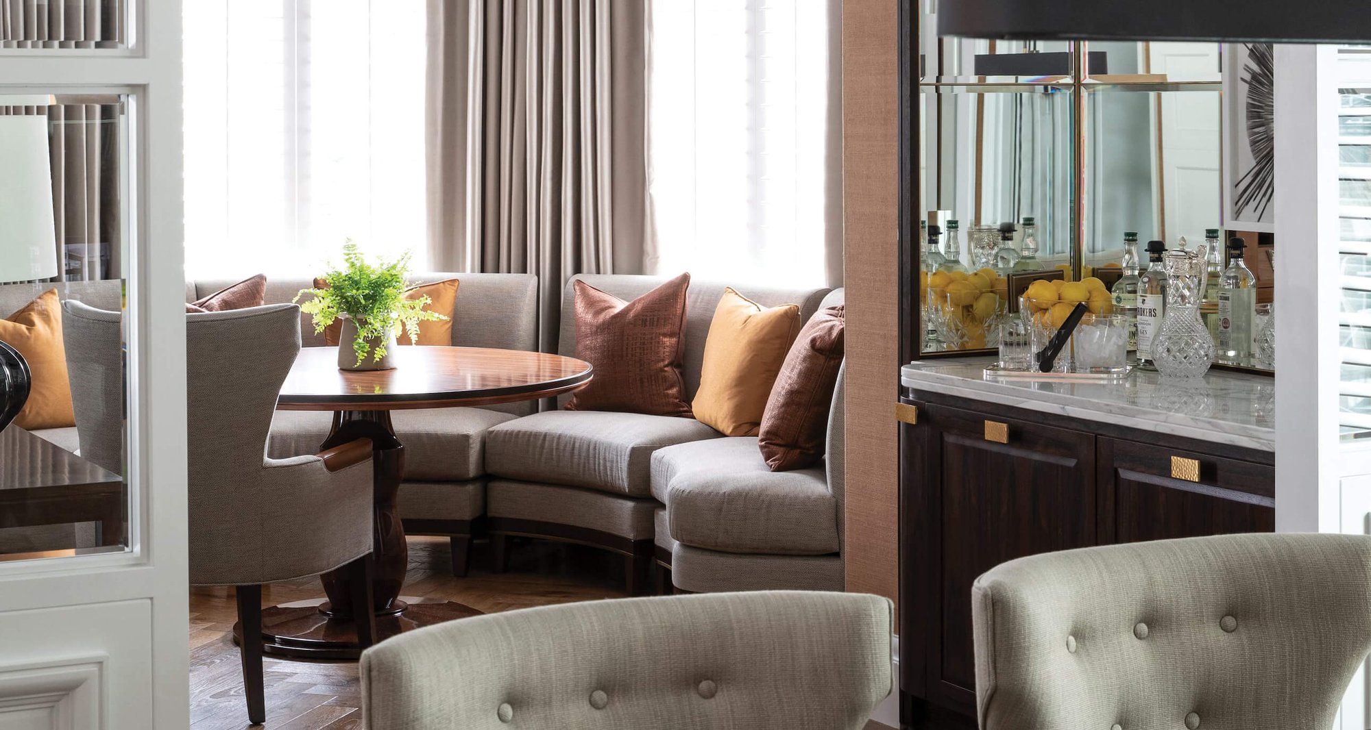 cad-acc-suite-royal-suite-dining-room02_FBDESKTOP