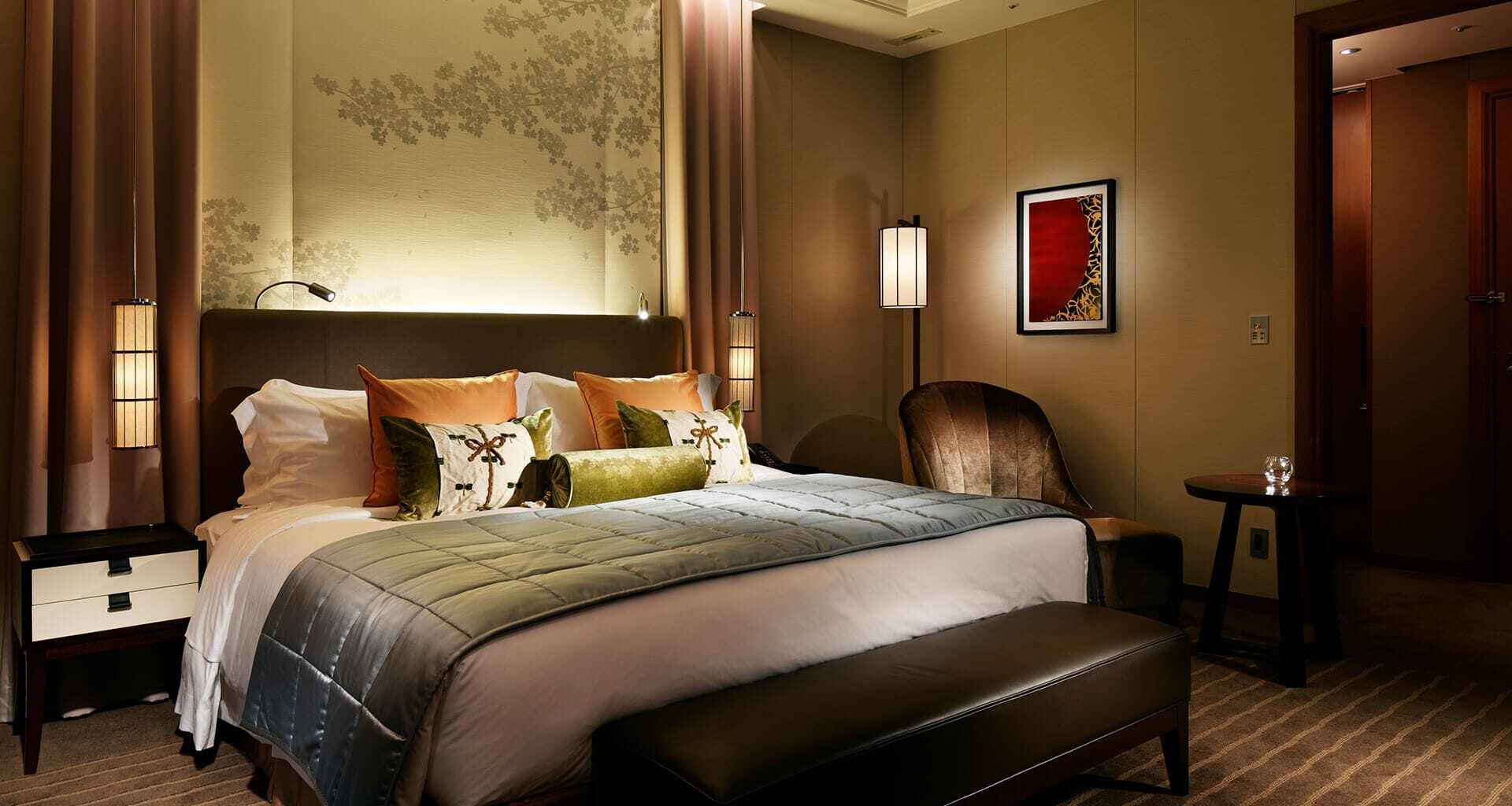 stregis_osaka_Guestroom-full-bleed-desktop-2